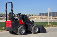 Minilaadur Stark SK150 tagant külje pealt