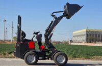 Minilaadur Stark SK150 tõstetud laaduriga