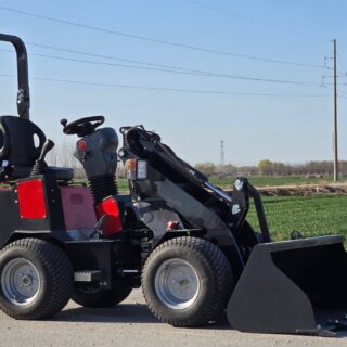 Mini rataslaadur Stark SK150