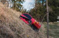 Nõlvaniiduk SK550 nõlval niitmas