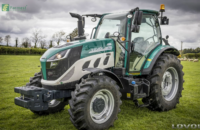 LOVOL P4110 124 hj traktor eestvaates põllu ääres