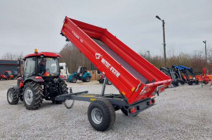Metal-Fach T703A/1 3,8 t üheteljeline põllumajanduskallur