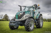 LOVOL P4110 124 hj Weichai WP4.6N Stage V traktor koos esiraskustega rohumaal