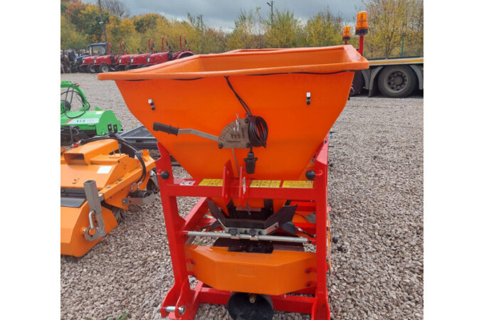 Dexwal PK550 380 l liiva- ja soolapuistur traktorile